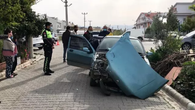 Otomobille çarpışan motosikletteki 2 kişi yaralandı Otomobille çarpışan motosikletteki 2 kişi yaralandı