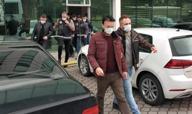 FETÖ'den gözaltına alınan 1'i avukat 6 kişi adliyede FETÖ'den gözaltına alınan 1'i avukat 6 kişi adliyede