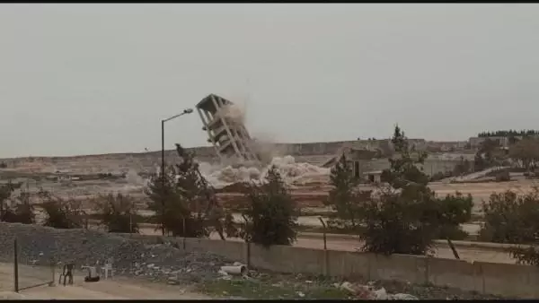60 YILLIK SİLONUN 60 KİLO DİNAMİTLE YIKIM ANI KAMERADA; GÖKYÜZÜNÜ TOZ BULUTU SARDI 60 YILLIK SİLONUN 60 KİLO DİNAMİTLE YIKIM ANI KAMERADA; GÖKYÜZÜNÜ TOZ BULUTU SARDI