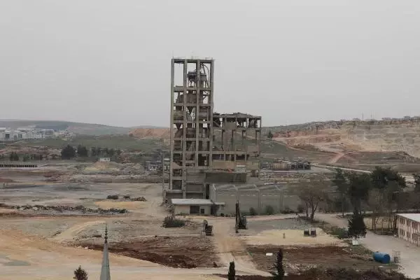 60 YILLIK SİLONUN 60 KİLO DİNAMİTLE YIKIM ANI KAMERADA; GÖKYÜZÜNÜ TOZ BULUTU SARDI 60 YILLIK SİLONUN 60 KİLO DİNAMİTLE YIKIM ANI KAMERADA; GÖKYÜZÜNÜ TOZ BULUTU SARDI