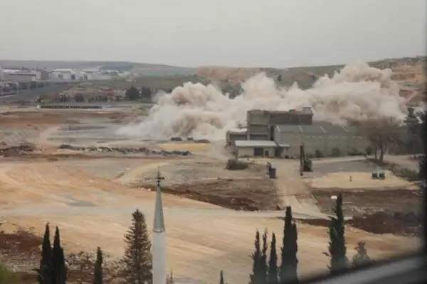 60 YILLIK SİLONUN 60 KİLO DİNAMİTLE YIKIM ANI KAMERADA; GÖKYÜZÜNÜ TOZ BULUTU SARDI 60 YILLIK SİLONUN 60 KİLO DİNAMİTLE YIKIM ANI KAMERADA; GÖKYÜZÜNÜ TOZ BULUTU SARDI