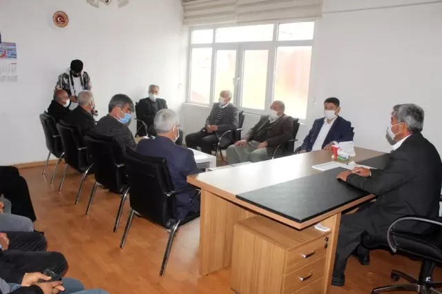 Gerginlikleri barış ile biten her iki köyün muhtarları bir araya geldi Gerginlikleri barış ile biten her iki köyün muhtarları bir araya geldi