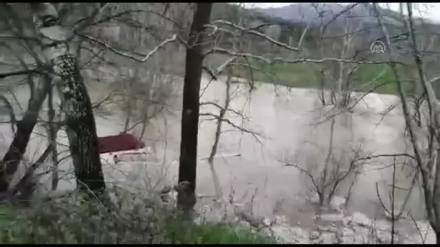 Göksu Nehri'nin taşması sonucu tarım arazileri su altında kaldı Göksu Nehri'nin taşması sonucu tarım arazileri su altında kaldı