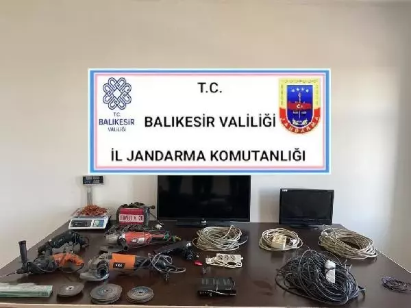 Gönen'de hırsızlık şüphelilerine suçüstü Gönen'de hırsızlık şüphelilerine suçüstü