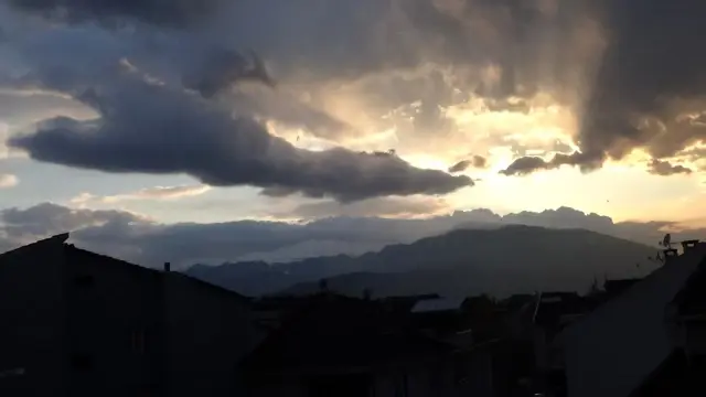 Bursa'da mest eden gün batımı manzarası Bursa'da mest eden gün batımı manzarası