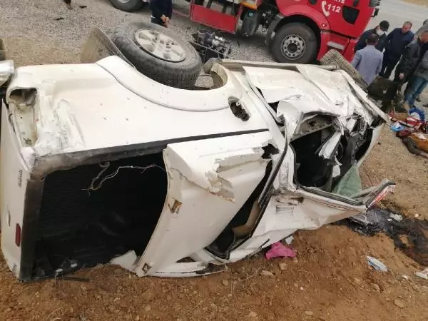 Hakkari yolunda kaza: 2 ölü, 4 yaralı Hakkari yolunda kaza: 2 ölü, 4 yaralı