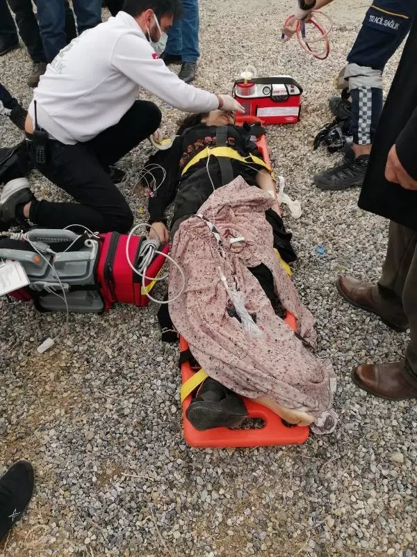 Hakkari yolunda kaza: 2 ölü, 4 yaralı Hakkari yolunda kaza: 2 ölü, 4 yaralı