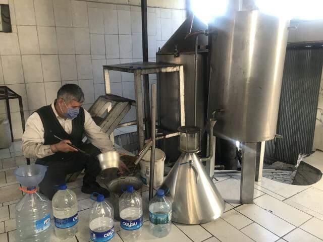 Her derde deva! Torosların zirvesinden toplayıp yağının 10 gramını 20 TL'den satıyorlar Her derde deva! Torosların zirvesinden toplayıp yağının 10 gramını 20 TL'den satıyorlar