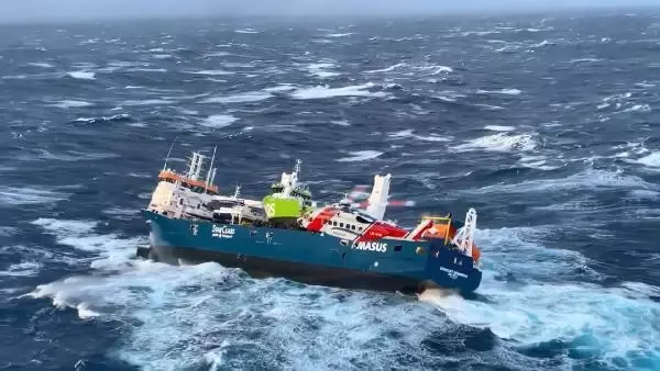 Hollanda bandıralı geminin mürettebatı ölümden böyle kurtarıldı Hollanda bandıralı geminin mürettebatı ölümden böyle kurtarıldı