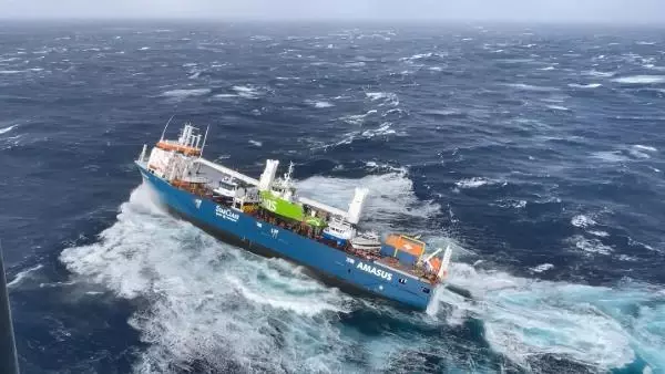 Hollanda bandıralı geminin mürettebatı ölümden böyle kurtarıldı Hollanda bandıralı geminin mürettebatı ölümden böyle kurtarıldı