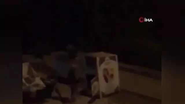 İhtiyaç sahipleri için bırakılan kıyafetleri böyle çaldı İhtiyaç sahipleri için bırakılan kıyafetleri böyle çaldı