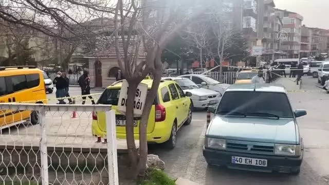 Son dakika... Kırşehir'de silahlı kavga: 1'i polis 2 yaralı Son dakika... Kırşehir'de silahlı kavga: 1'i polis 2 yaralı