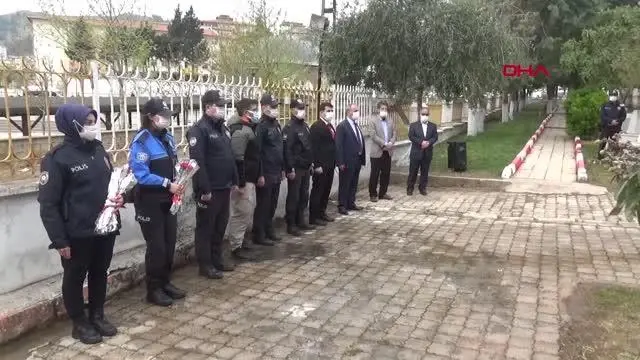 İSLAHİYE İLÇE EMNİYET MÜDÜRLÜĞÜ'NDEN ŞEHİTLİK ZİYARETİ İSLAHİYE İLÇE EMNİYET MÜDÜRLÜĞÜ'NDEN ŞEHİTLİK ZİYARETİ
