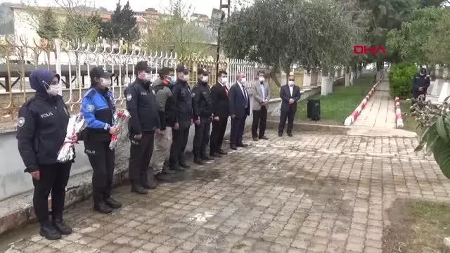 İSLAHİYE İLÇE EMNİYET MÜDÜRLÜĞÜ'NDEN ŞEHİTLİK ZİYARETİ İSLAHİYE İLÇE EMNİYET MÜDÜRLÜĞÜ'NDEN ŞEHİTLİK ZİYARETİ