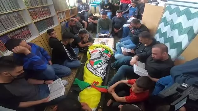 Son dakika haberleri! İsrail askerlerinin Kudüs'te şehit ettiği Filistinli Mansur son yolculuğuna uğurlandı Son dakika haberleri! İsrail askerlerinin Kudüs'te şehit ettiği Filistinli Mansur son yolculuğuna uğurlandı