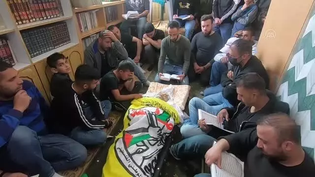 Son dakika haberleri! İsrail askerlerinin Kudüs'te şehit ettiği Filistinli Mansur son yolculuğuna uğurlandı Son dakika haberleri! İsrail askerlerinin Kudüs'te şehit ettiği Filistinli Mansur son yolculuğuna uğurlandı