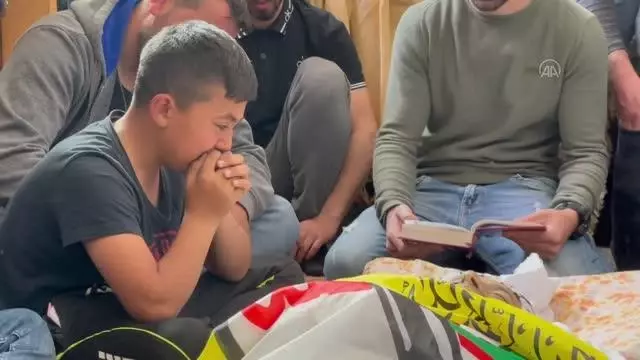 Son dakika haberleri! İsrail askerlerinin Kudüs'te şehit ettiği Filistinli Mansur son yolculuğuna uğurlandı Son dakika haberleri! İsrail askerlerinin Kudüs'te şehit ettiği Filistinli Mansur son yolculuğuna uğurlandı