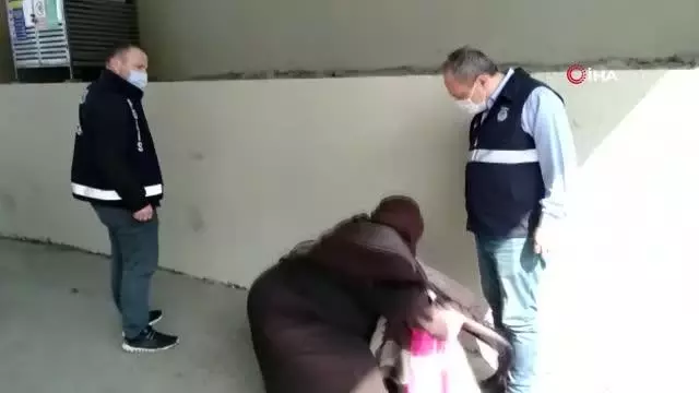 İstanbul'da 'dilenci' operasyonu: 11 kişiye işlem yapıldı İstanbul'da 'dilenci' operasyonu: 11 kişiye işlem yapıldı
