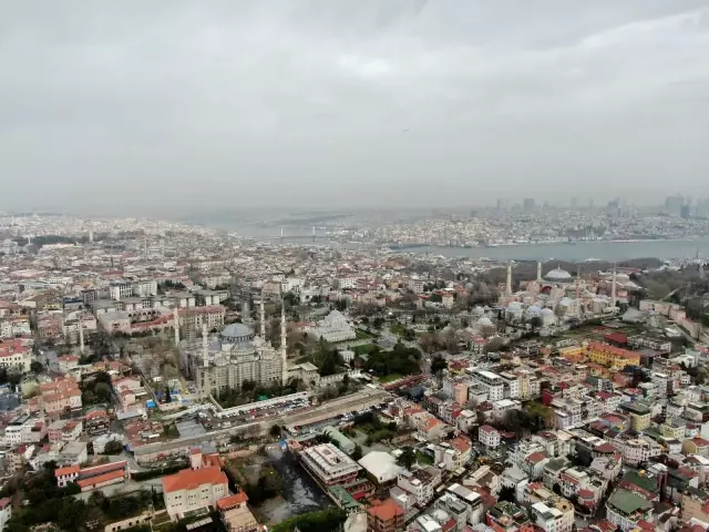İstanbul'da sabah saatlerinde sis etkili oldu İstanbul'da sabah saatlerinde sis etkili oldu