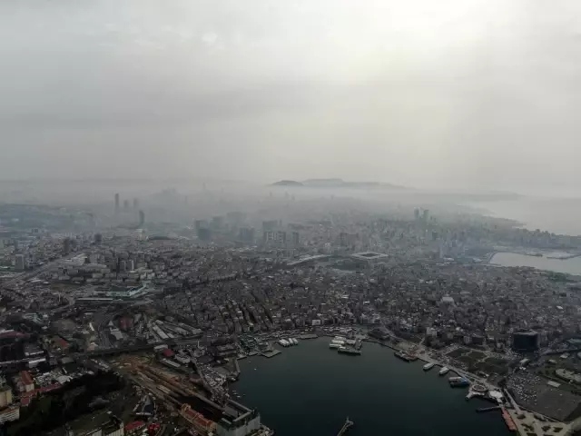 İstanbul'da sabah saatlerinde sis etkili oldu İstanbul'da sabah saatlerinde sis etkili oldu