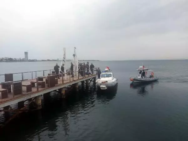İzmir'de denizde erkek cesedi bulundu İzmir'de denizde erkek cesedi bulundu