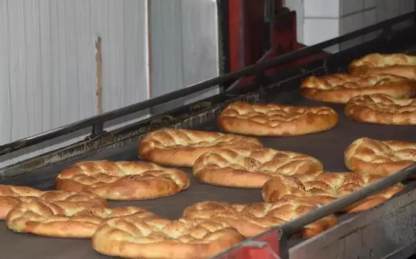 İzmir'de ramazan pidesi 3 liradan satılacak İzmir'de ramazan pidesi 3 liradan satılacak