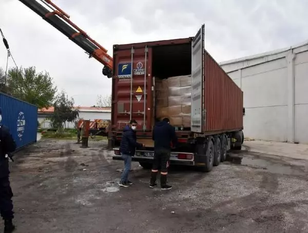 İzmir'deki depoda 1'i TIR'a yüklü 3 konteynerden 91 kaçak göçmen çıktı - Yeniden İzmir'deki depoda 1'i TIR'a yüklü 3 konteynerden 91 kaçak göçmen çıktı - Yeniden