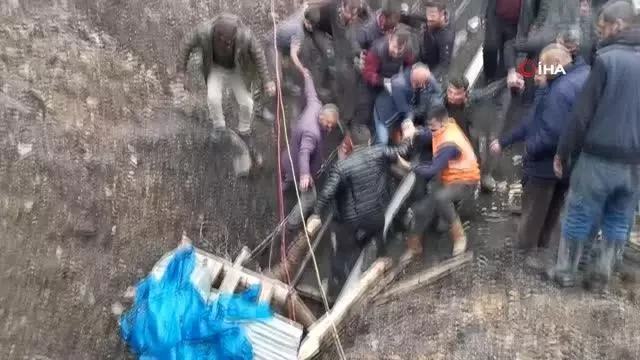 Kaçak maden ocağında mahsur kalan işçi çıkarıldı Kaçak maden ocağında mahsur kalan işçi çıkarıldı