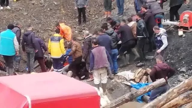 Kaçak maden ocağında mahsur kalan işçi çıkarıldı Kaçak maden ocağında mahsur kalan işçi çıkarıldı