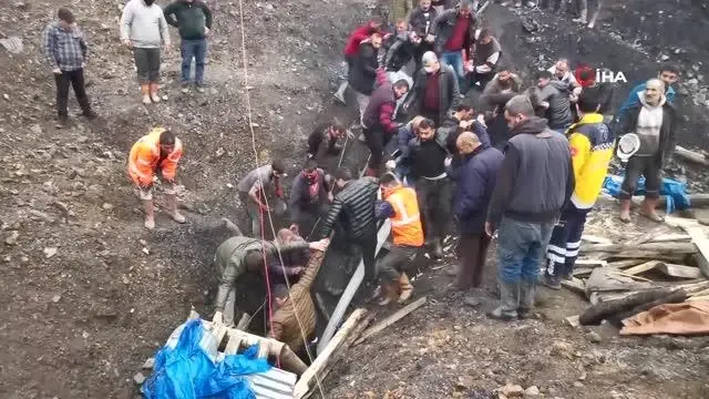 Kaçak maden ocağında mahsur kalan işçi çıkarıldı Kaçak maden ocağında mahsur kalan işçi çıkarıldı