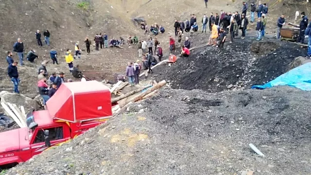 Kaçak maden ocağında mahsur kalan işçi çıkarıldı Kaçak maden ocağında mahsur kalan işçi çıkarıldı