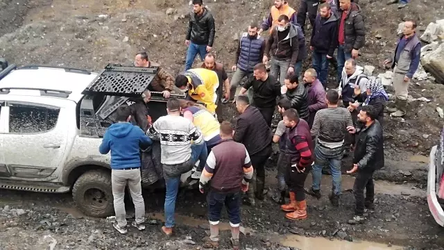 Kaçak maden ocağında mahsur kalan işçi çıkarıldı Kaçak maden ocağında mahsur kalan işçi çıkarıldı