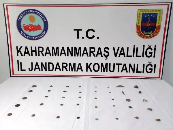 Kahramanmaraş'ta, 30 sikke ile tarihi 10 obje ele geçirildi Kahramanmaraş'ta, 30 sikke ile tarihi 10 obje ele geçirildi
