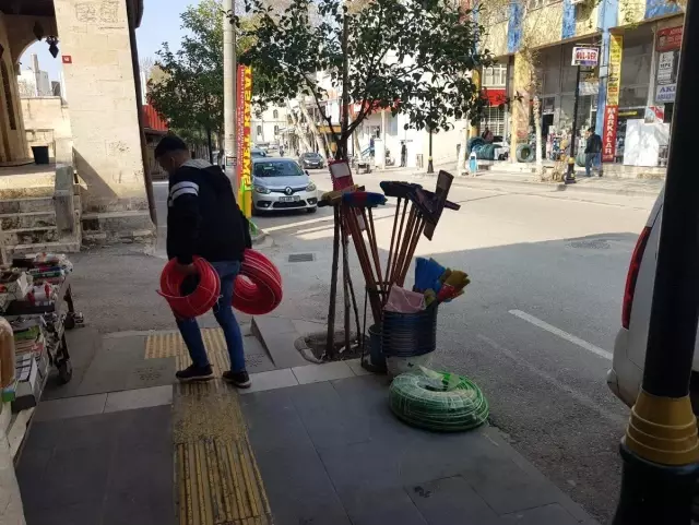 Kaldırım işgallerine göz açtırılmıyor Kaldırım işgallerine göz açtırılmıyor