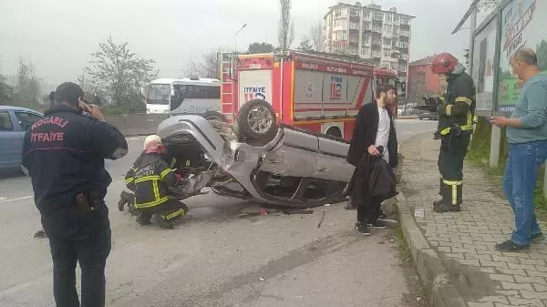 KOCAELİ KALDIRIMA ÇARPAN OTOMOBİL TAKLA ATTI 5 YARALI KOCAELİ KALDIRIMA ÇARPAN OTOMOBİL TAKLA ATTI 5 YARALI