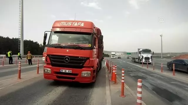 Kamyonla çarpışan otomobilin sürücüsü yaşamını yitirdi Kamyonla çarpışan otomobilin sürücüsü yaşamını yitirdi