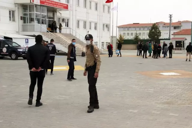 Testi pozitif çıkan yolcunun bulunduğu otobüsteki 20 kişi karantinaya alındı Testi pozitif çıkan yolcunun bulunduğu otobüsteki 20 kişi karantinaya alındı