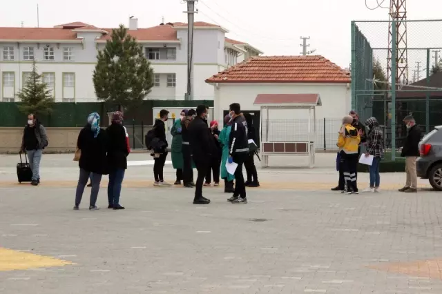 Testi pozitif çıkan yolcunun bulunduğu otobüsteki 20 kişi karantinaya alındı Testi pozitif çıkan yolcunun bulunduğu otobüsteki 20 kişi karantinaya alındı