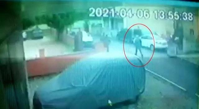 Son dakika haberi! Kartal'da bir avukatlık bürosunda miras davasında uzlaşma amacıyla bir araya gelen akrabalardan biri, silahını çekerek akrabalarına kurşun yağdırdı Son dakika haberi! Kartal'da bir avukatlık bürosunda miras davasında uzlaşma amacıyla bir araya gelen akrabalardan biri, silahını çekerek akrabalarına kurşun yağdırdı