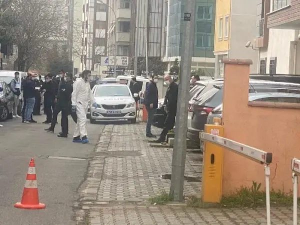 KARTAL'DA AVUKATLIK BÜROSUNDA SİLAHLI SALDIRI : 3 ÖLÜ KARTAL'DA AVUKATLIK BÜROSUNDA SİLAHLI SALDIRI : 3 ÖLÜ