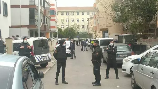 KARTAL'DA AVUKATLIK BÜROSUNDA SİLAHLI SALDIRI : 3 ÖLÜ KARTAL'DA AVUKATLIK BÜROSUNDA SİLAHLI SALDIRI : 3 ÖLÜ