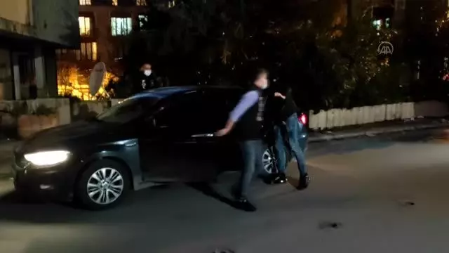 Kartal'daki bir avukatlık bürosunda silahlı kavga - Zanlı Asayiş Şube Müdürlüğü'ne getirildi Kartal'daki bir avukatlık bürosunda silahlı kavga - Zanlı Asayiş Şube Müdürlüğü'ne getirildi