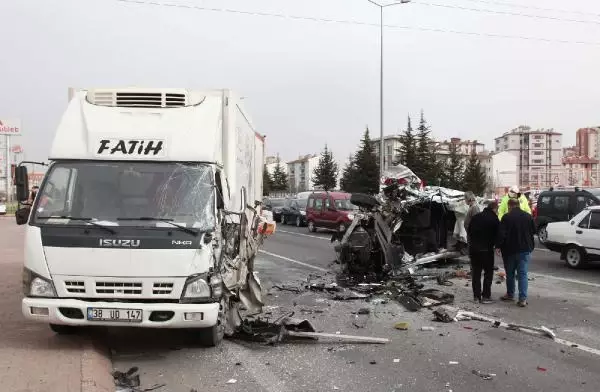 MANİSA TURGUTLU'DA FIRTINADA AĞAÇLAR DEVRİLDİ MANİSA TURGUTLU'DA FIRTINADA AĞAÇLAR DEVRİLDİ