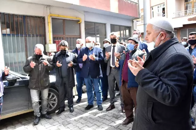 Kaza kurbanı genç Beyza gözyaşlarıyla toprağa verildi Kaza kurbanı genç Beyza gözyaşlarıyla toprağa verildi