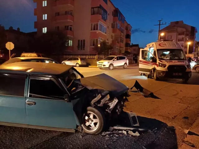 Son dakika haberi: Kaza yapan araç alev aldı, sürücünün imdadına polis yetişti Son dakika haberi: Kaza yapan araç alev aldı, sürücünün imdadına polis yetişti
