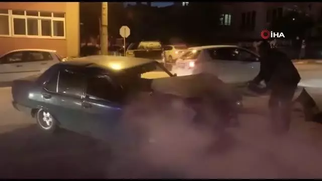 Son dakika haberi: Kaza yapan araç alev aldı, sürücünün imdadına polis yetişti Son dakika haberi: Kaza yapan araç alev aldı, sürücünün imdadına polis yetişti