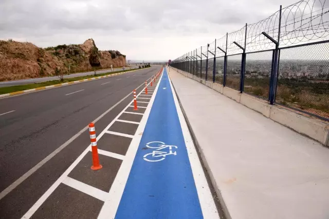 Kepez'de bisiklet yolu ağı genişletiliyor Kepez'de bisiklet yolu ağı genişletiliyor