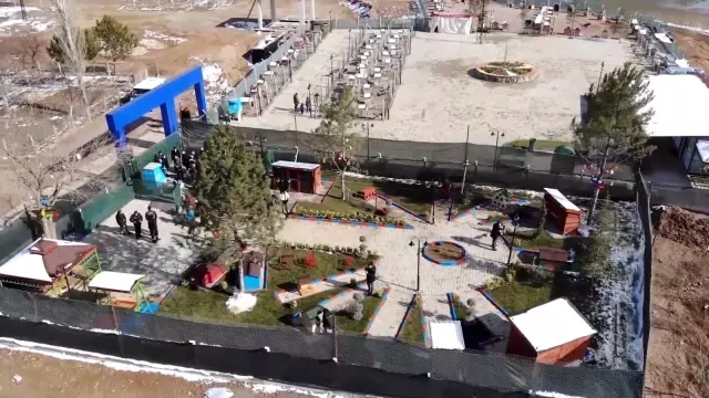 'Kestane'den 'insanlık' dersi, üç yavru kediye süt annelik yapıyor 'Kestane'den 'insanlık' dersi, üç yavru kediye süt annelik yapıyor