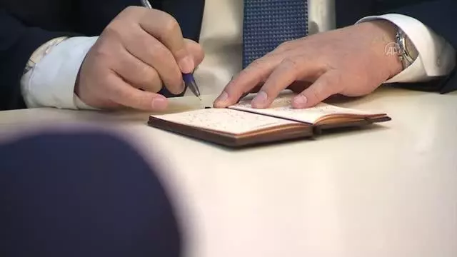 Kırgızistan Cumhurbaşkanı Caparov İran Dışişleri Bakanı Zarif'i kabul etti Kırgızistan Cumhurbaşkanı Caparov İran Dışişleri Bakanı Zarif'i kabul etti