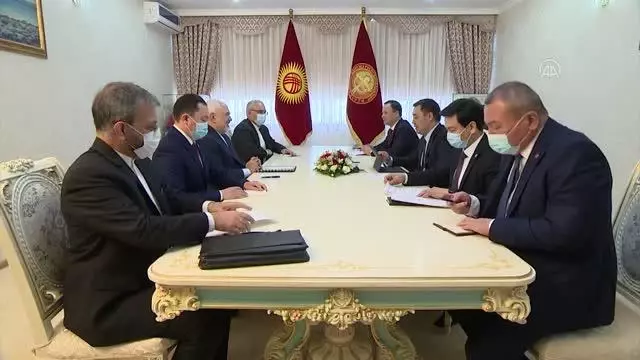 Kırgızistan Cumhurbaşkanı Caparov İran Dışişleri Bakanı Zarif'i kabul etti Kırgızistan Cumhurbaşkanı Caparov İran Dışişleri Bakanı Zarif'i kabul etti